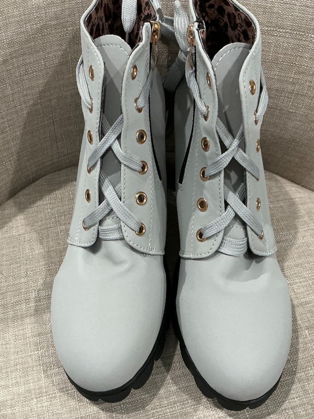 Stunning gray Ankle Boots